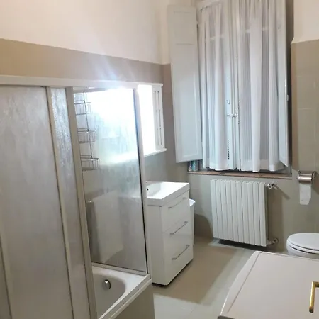 Ideale Per Vivere Il Centro Storico Di شقة بيرودجا